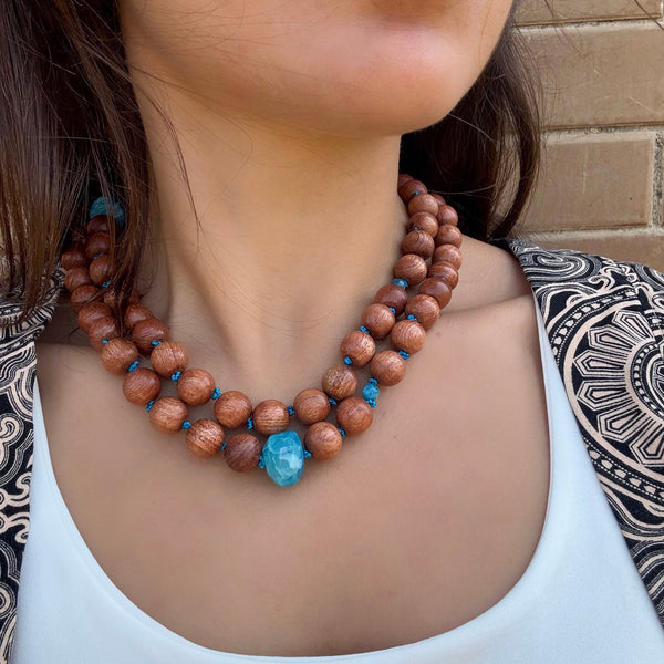 سبحة 66 حباية من اخشاب الورد مع مزيج من 3 احجار العقيق الرو الازرق