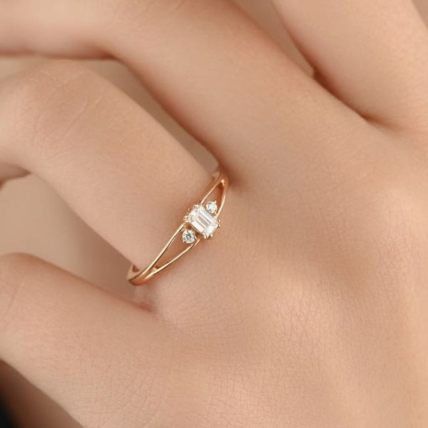 Elegant ring with dual bands and a central square stone - S-R339X