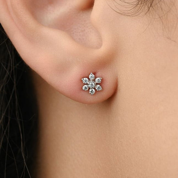 Flower diamond stud in 18k white gold - S-X64E