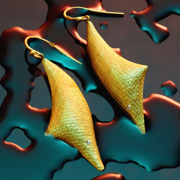 Gitana unique hammered long wavy earrings in 18K Yellow GOLD - I-GEN006E